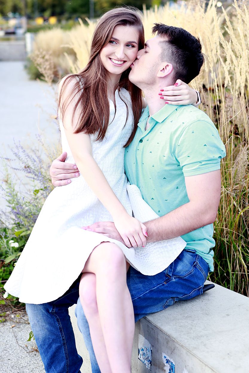 pocałunek zakochanych