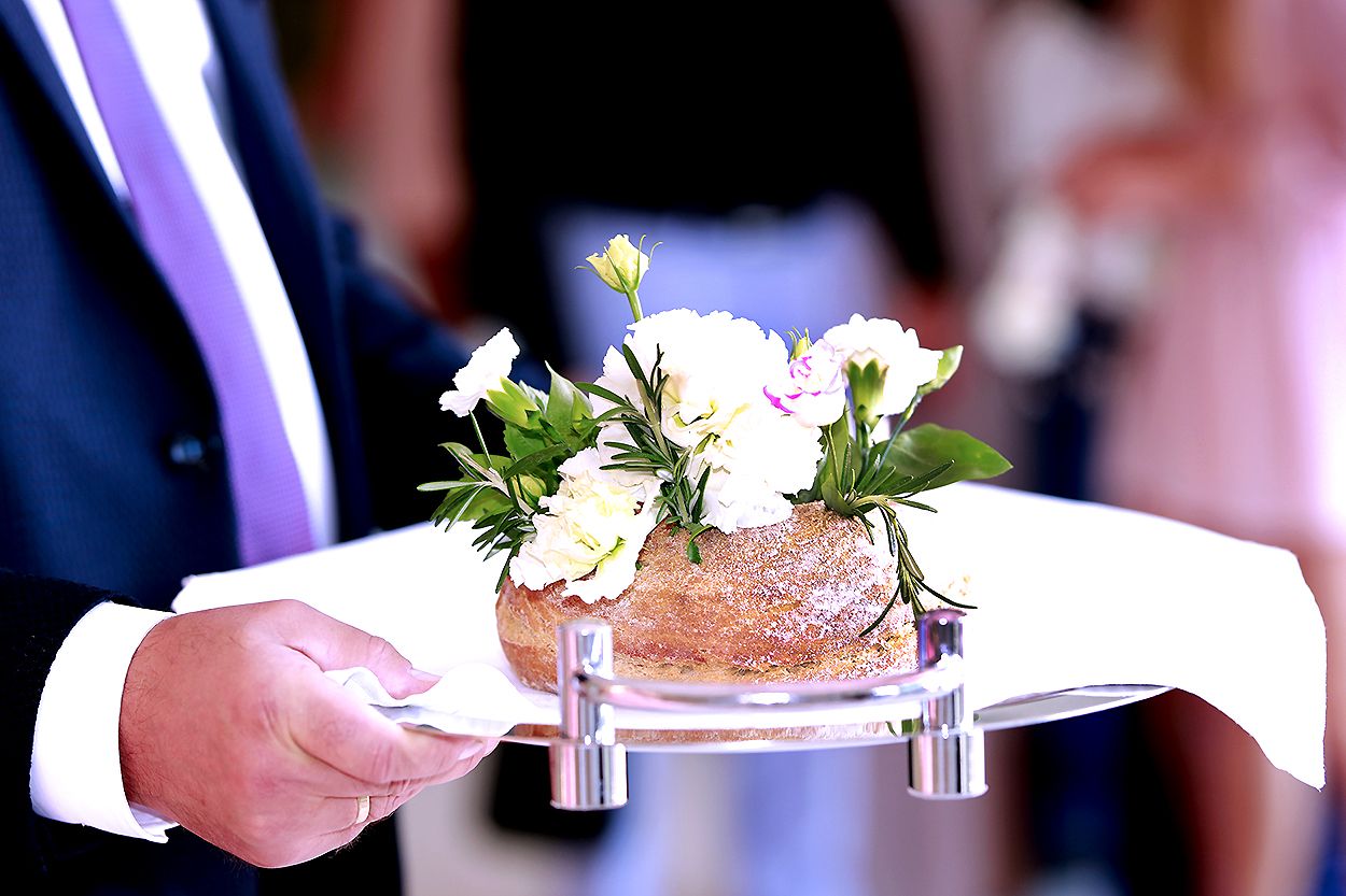 przyjęcie na sali weselnej