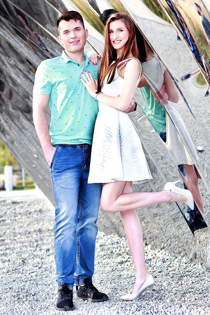 młodzi zakochani sesja zdjęciowa